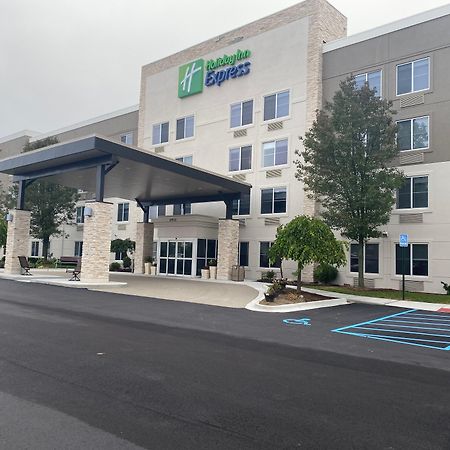 Holiday Inn Express Wixom By Ihg Exterior photo