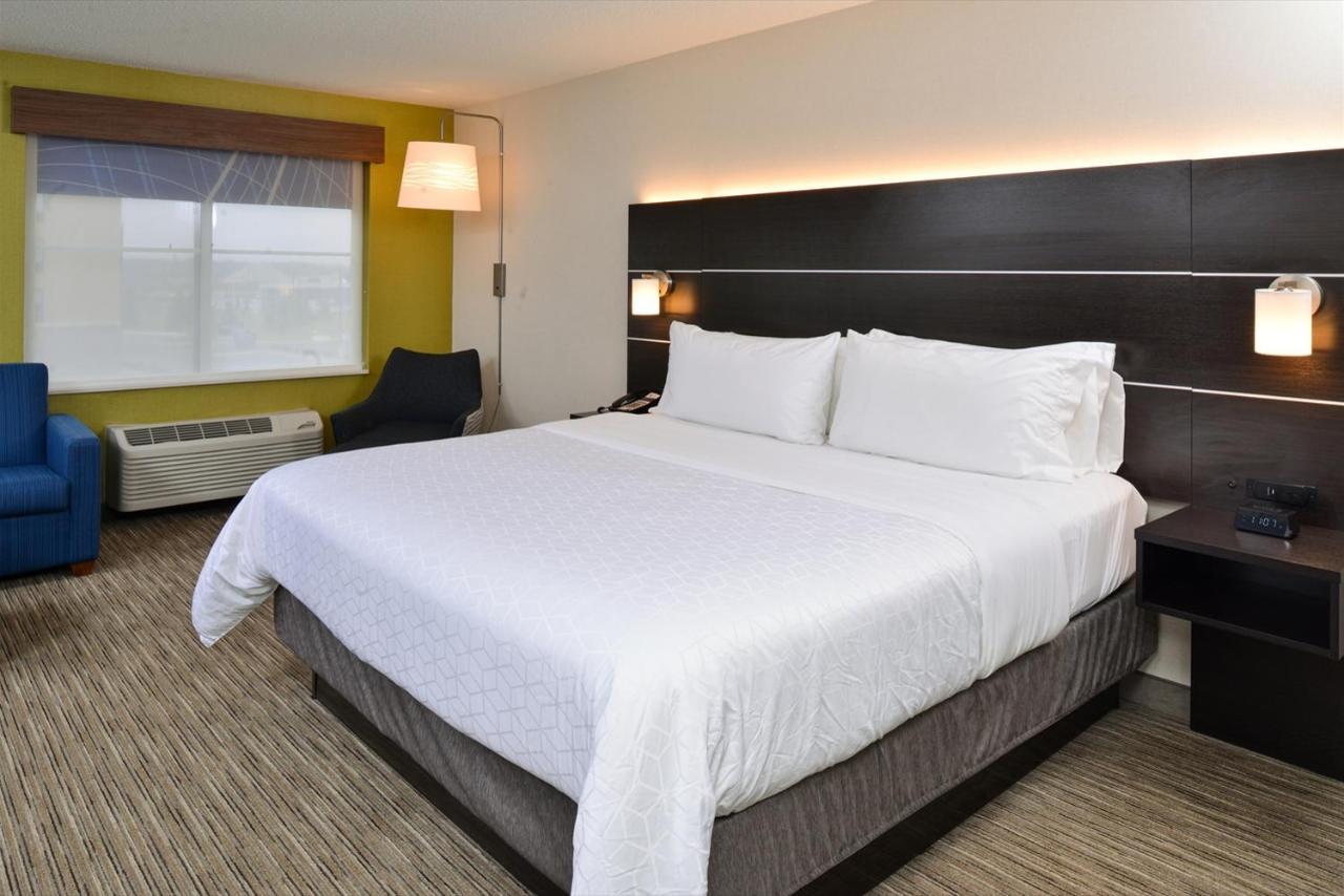 Holiday Inn Express Wixom By Ihg Exterior photo