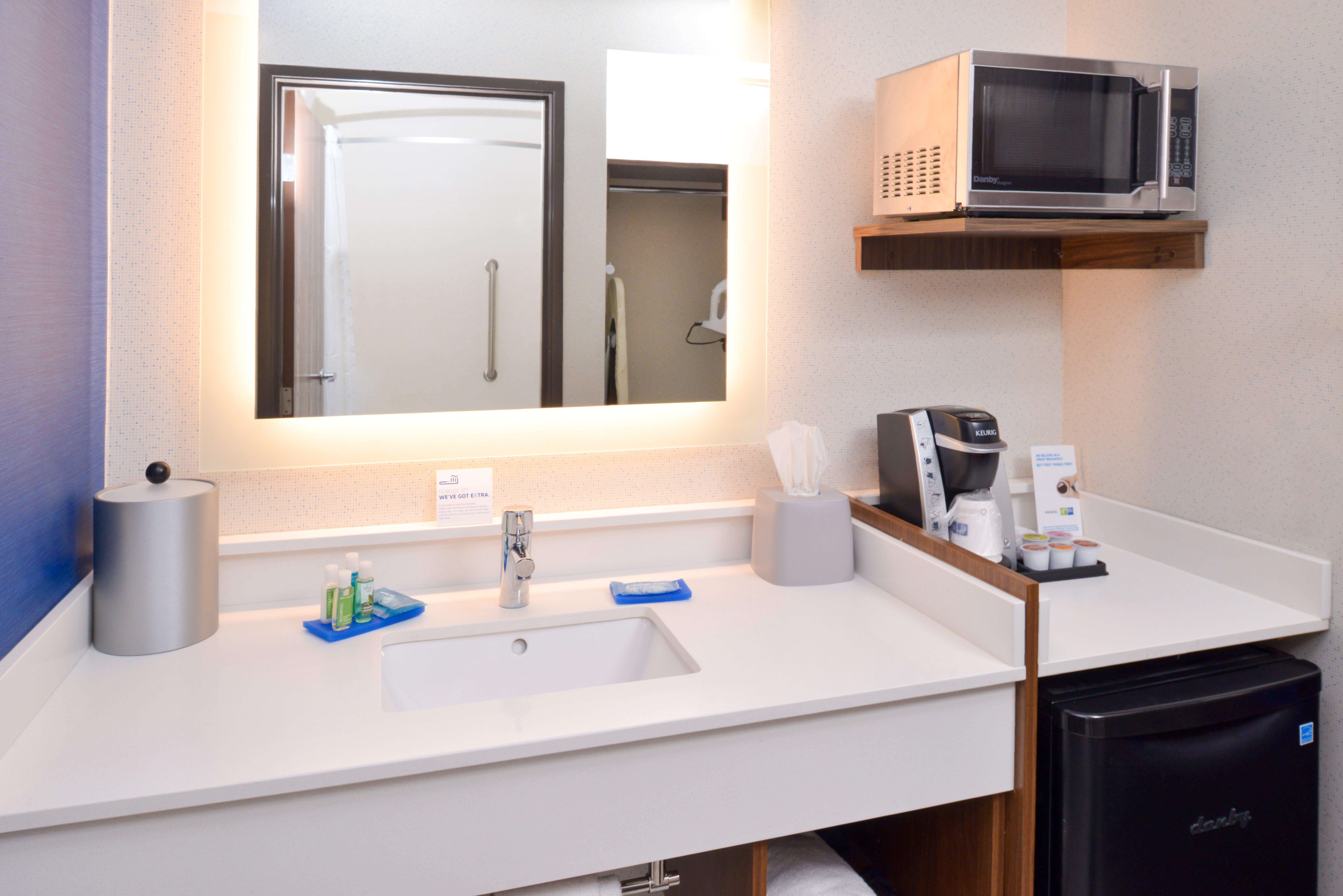 Holiday Inn Express Wixom By Ihg Exterior photo