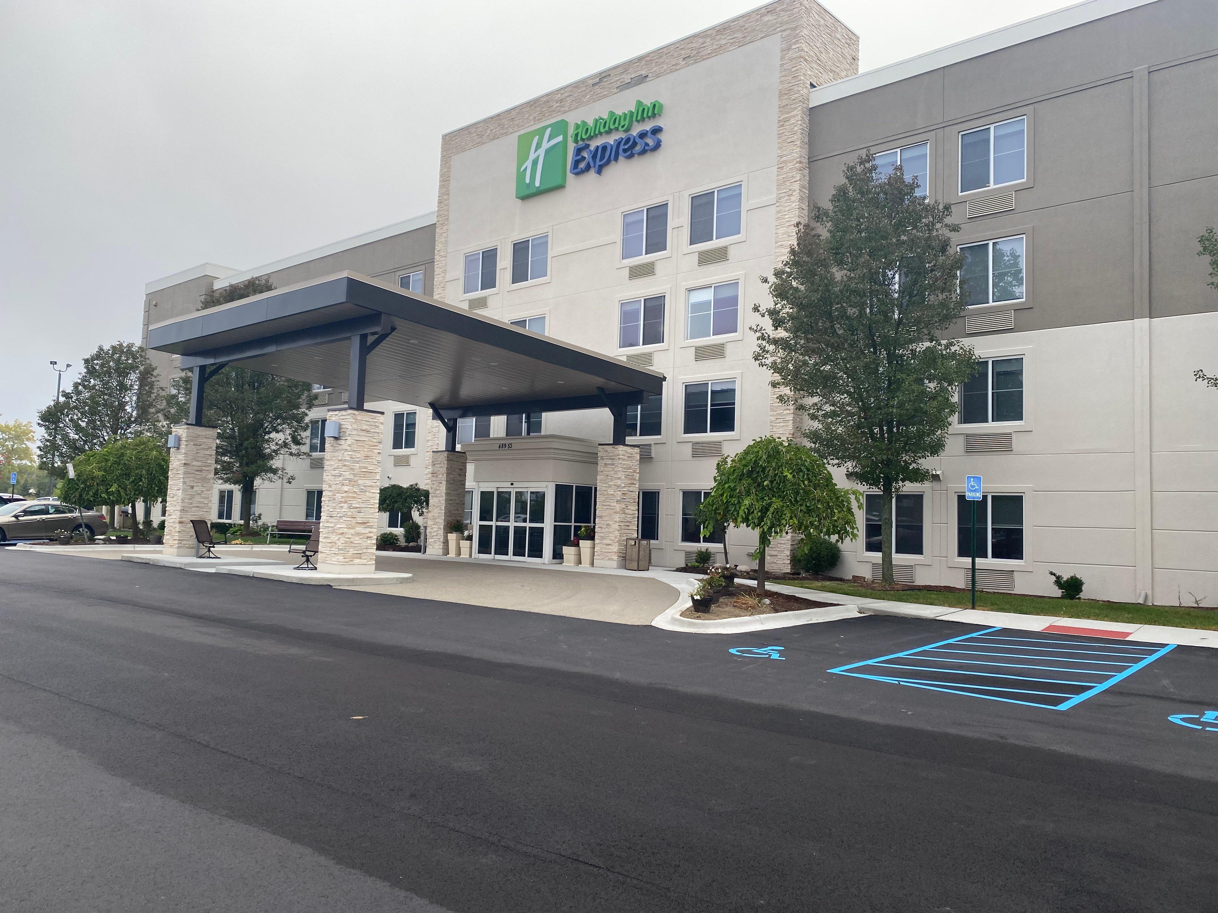 Holiday Inn Express Wixom By Ihg Exterior photo