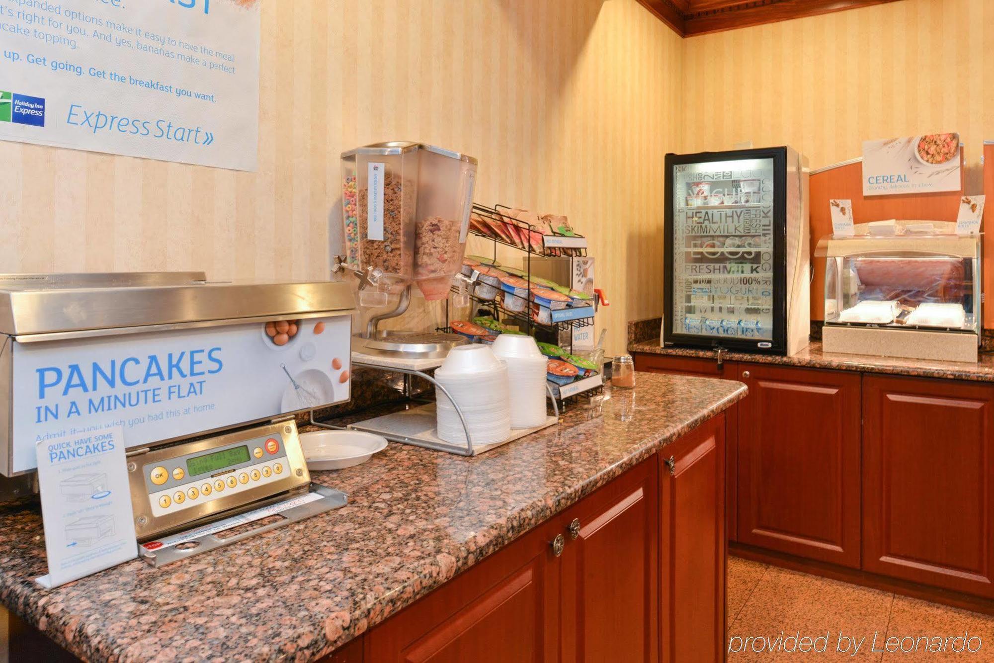 Holiday Inn Express Wixom By Ihg Exterior photo