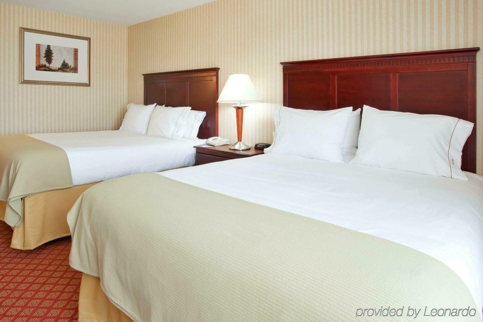 Holiday Inn Express Wixom By Ihg Exterior photo