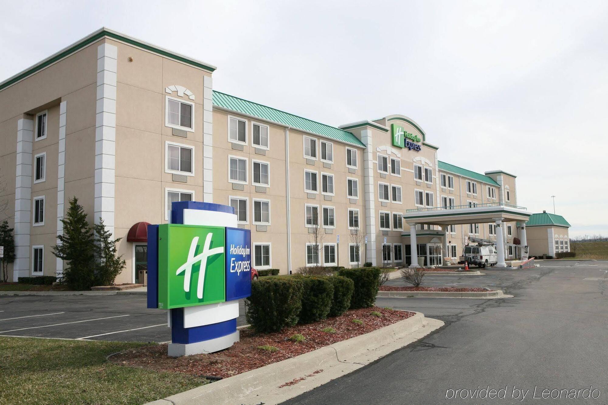 Holiday Inn Express Wixom By Ihg Exterior photo